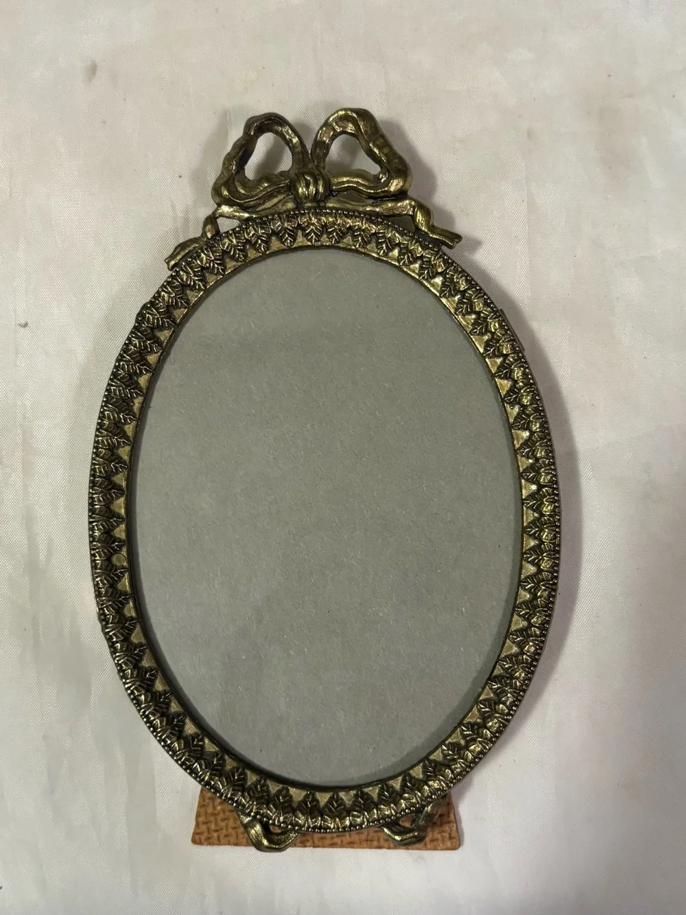 Vintage Italian Gold Oval Decorative Picture Frame with Bow Accent
